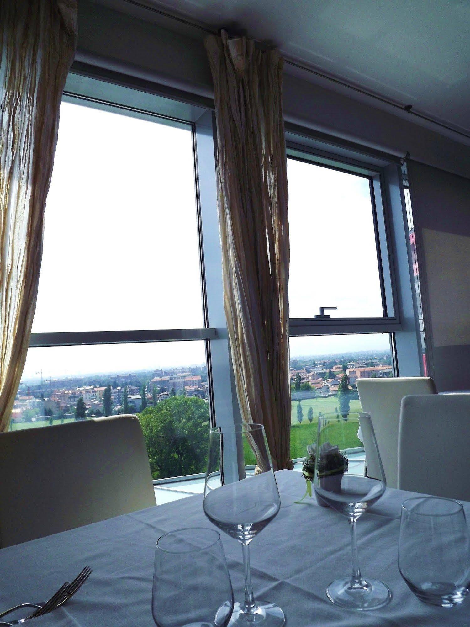 Hotel For You Cernusco Sul Naviglio Bagian luar foto
