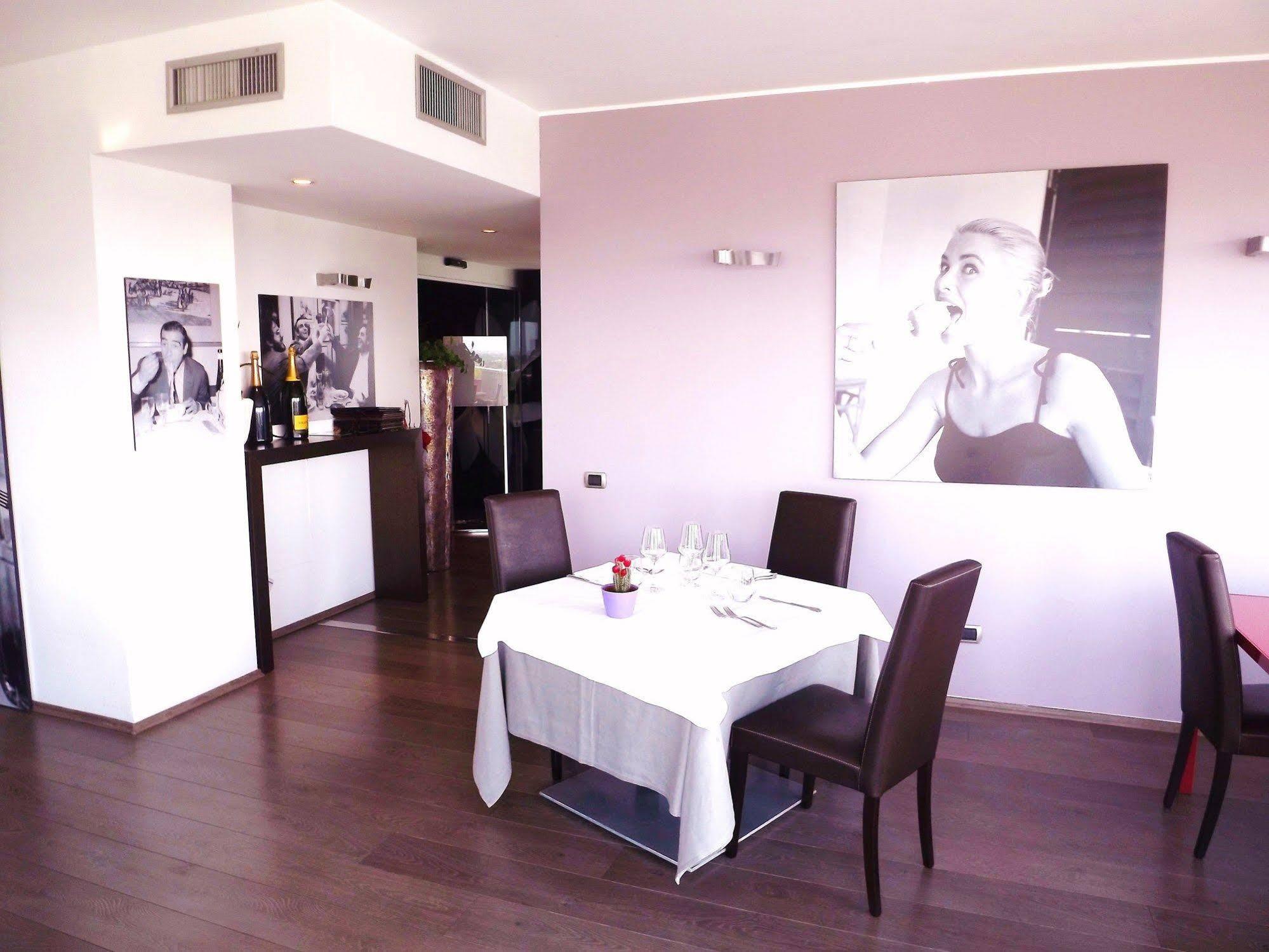 Hotel For You Cernusco Sul Naviglio Bagian luar foto